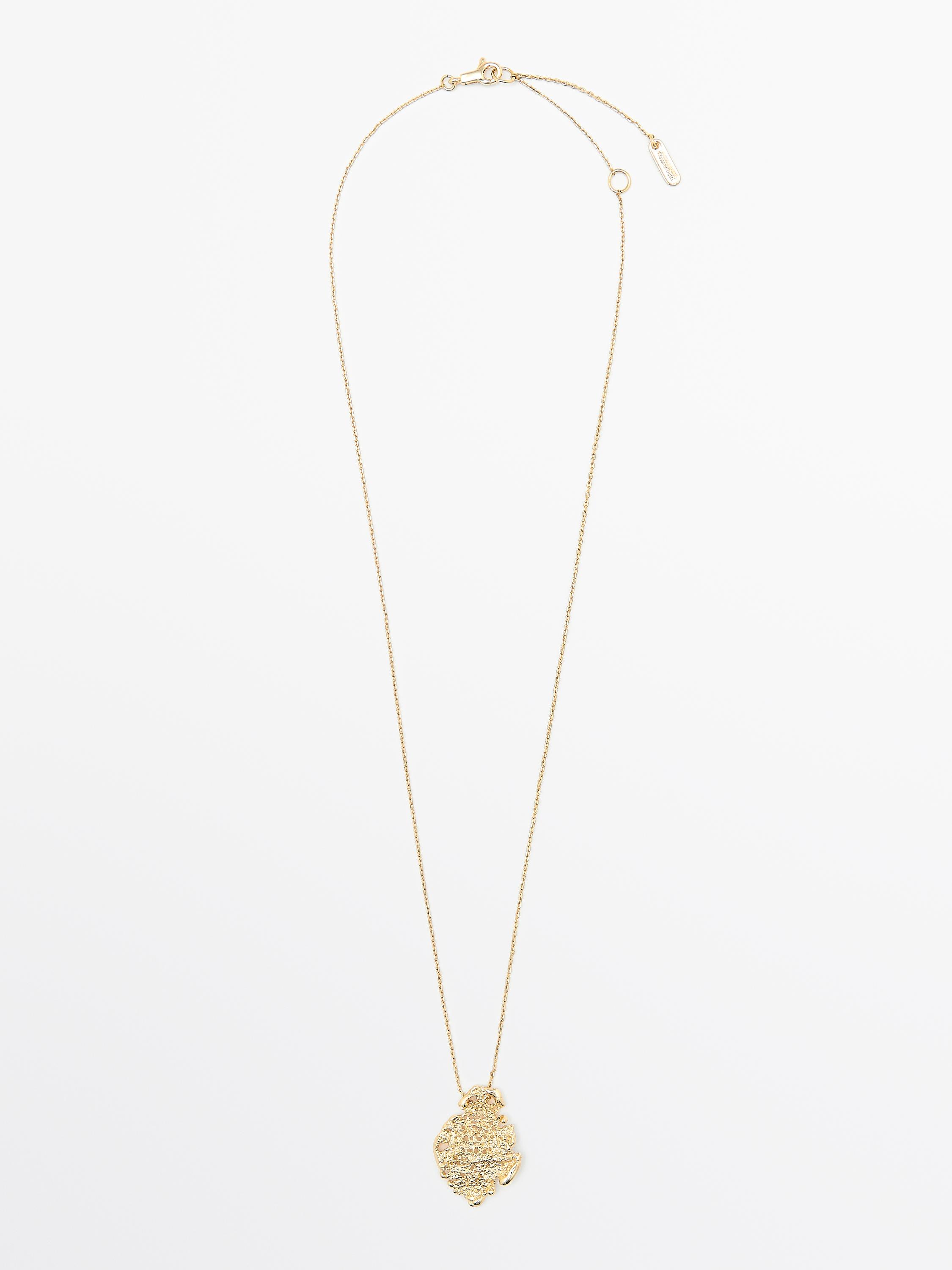 Mini necklace with lace piece pendant